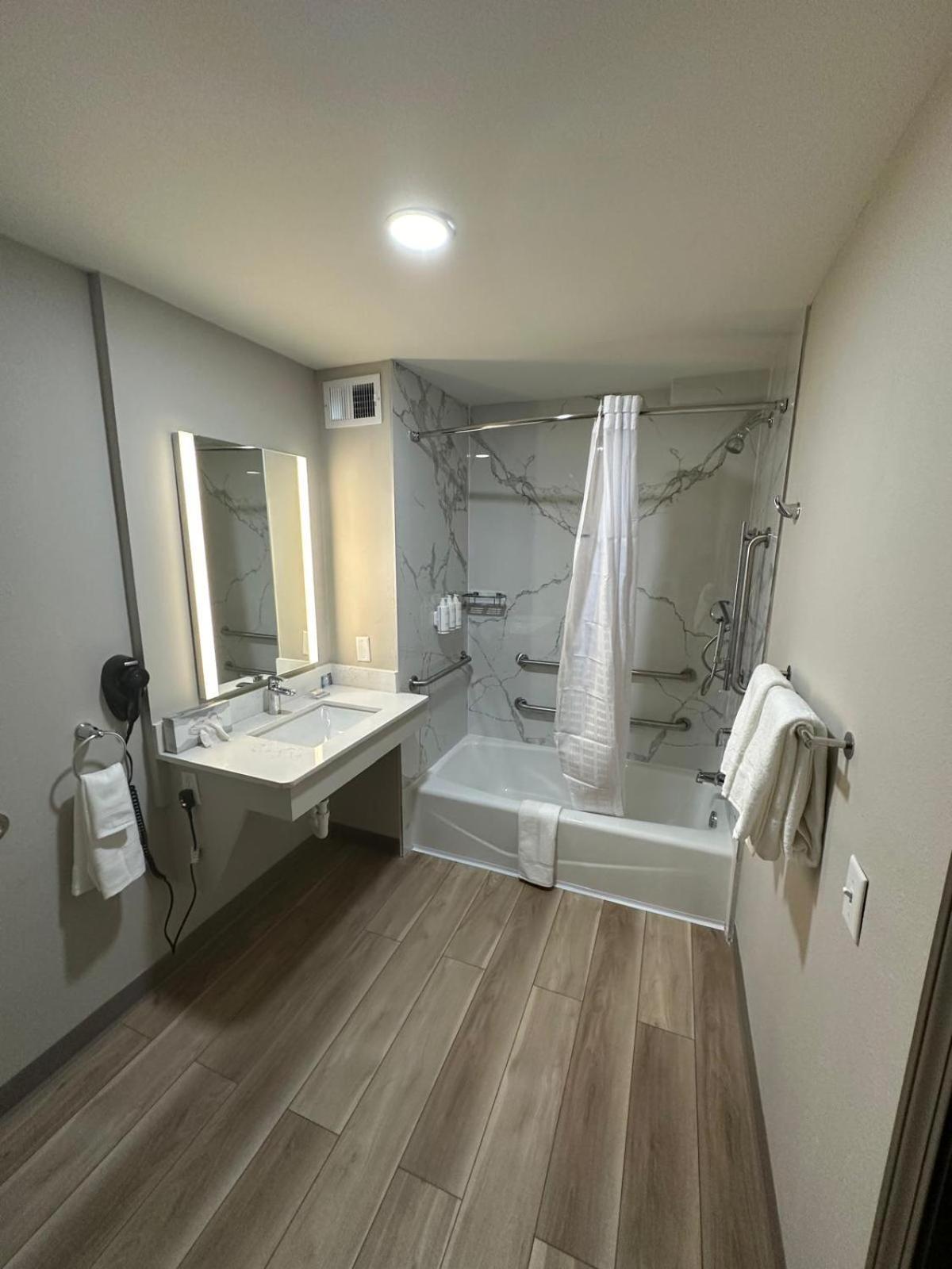 Days Inn By Wyndham Mandan Bismarck Area 외부 사진